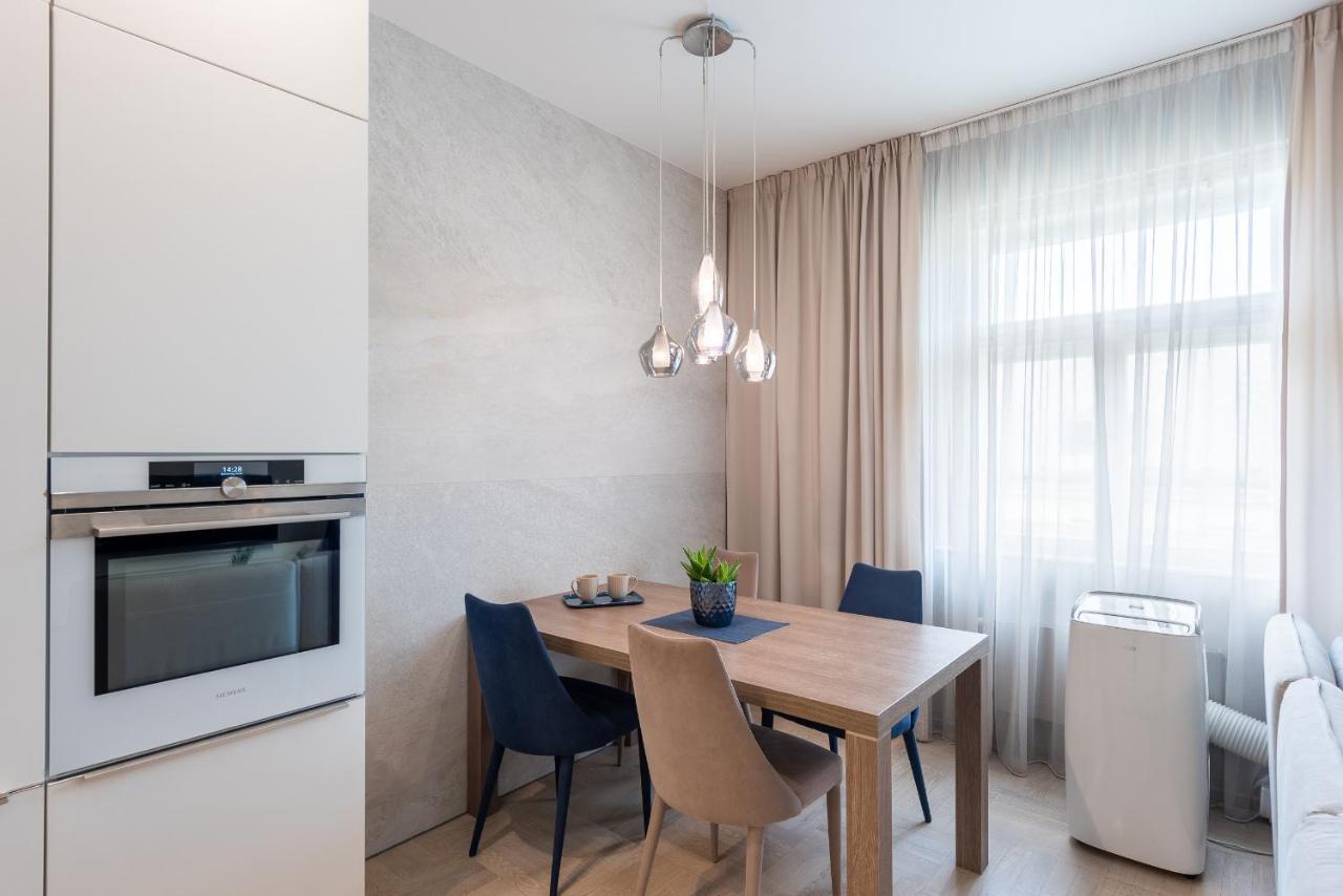New Luxury Apt With Ac&Parking In The Center Of Prague Apartamento Exterior foto