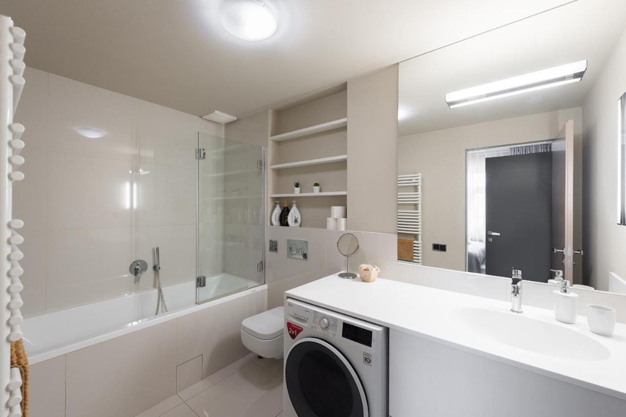 New Luxury Apt With Ac&Parking In The Center Of Prague Apartamento Exterior foto