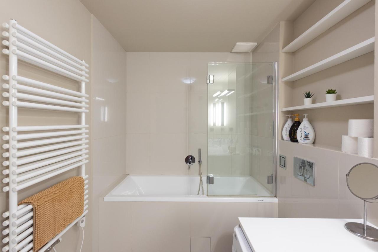 New Luxury Apt With Ac&Parking In The Center Of Prague Apartamento Exterior foto